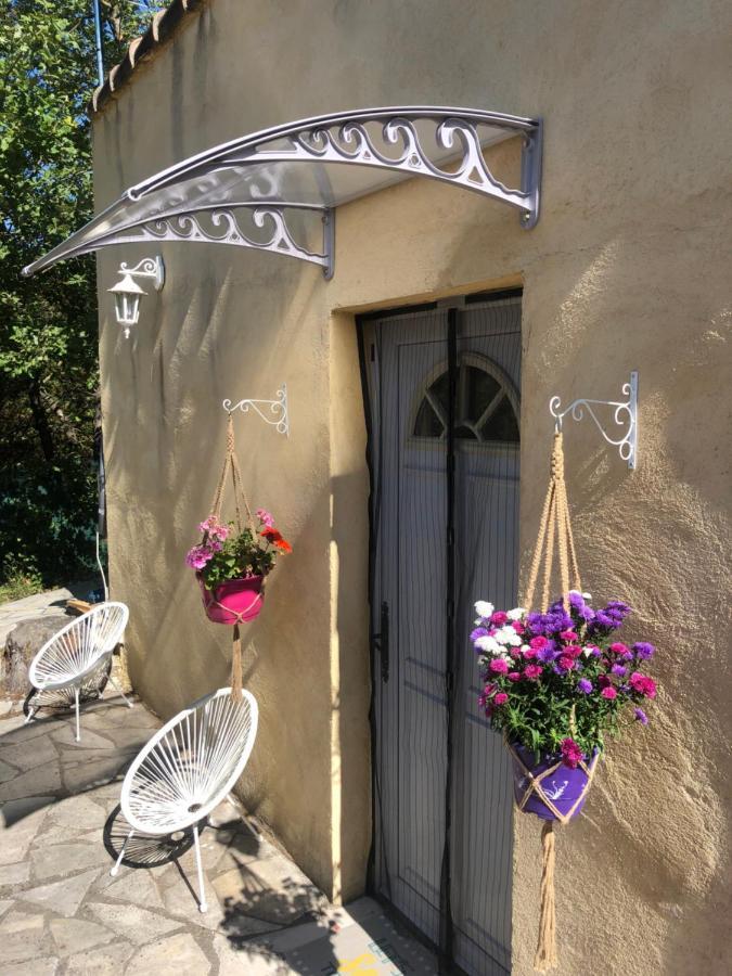 L’Escapade. Entre Aix et Marseille, studio pleine nature. Fuveau Extérieur photo