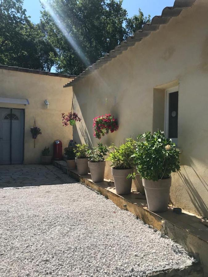 L’Escapade. Entre Aix et Marseille, studio pleine nature. Fuveau Extérieur photo